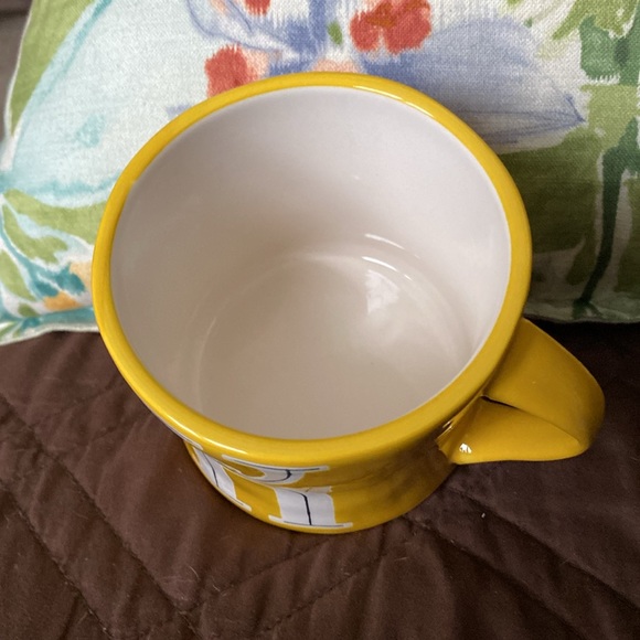 ANTHROPOLOGIE “L” & “K” mugs. L is blue and K is yellow. EUC! Add to collection - Picture 9 of 10